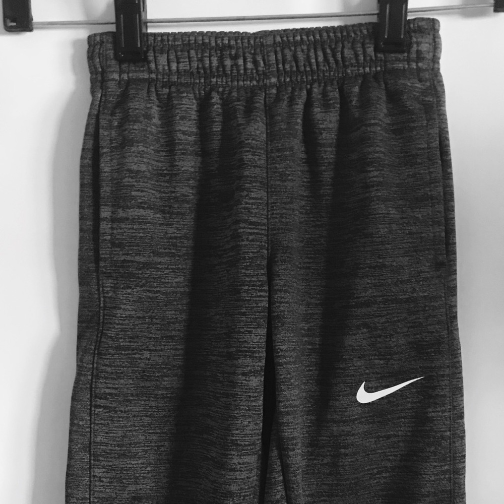 Nike Therma-Fit dark grey sweat pants. Boys